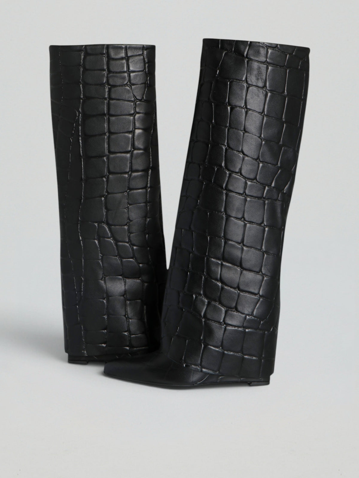 Stiefel mit Innenkeilabsatz aus Leder in Krokodiloptik