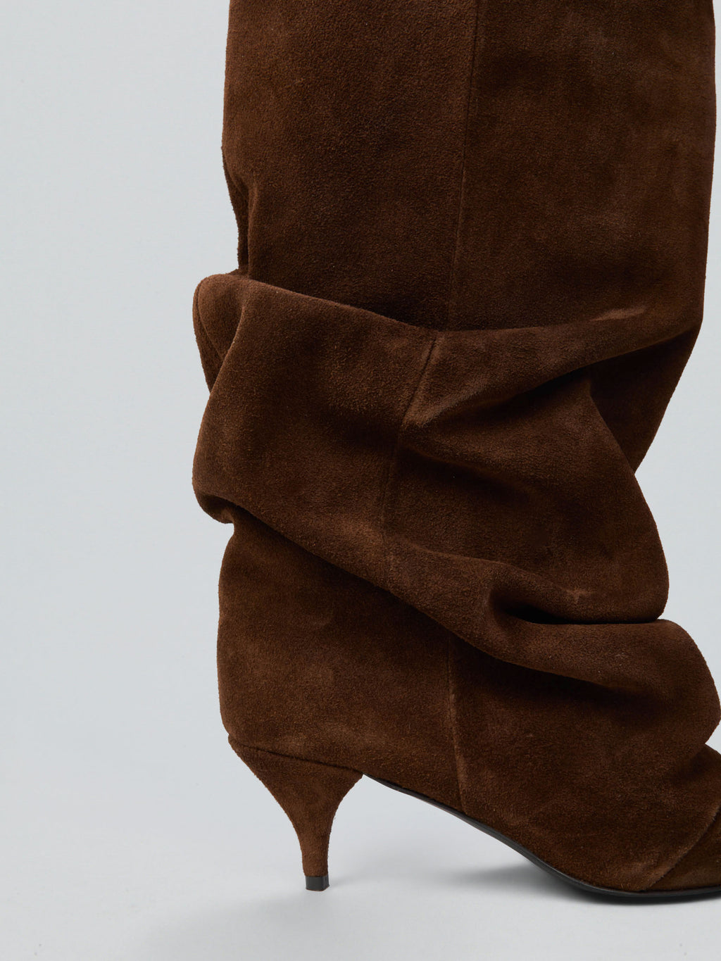 Stiefel aus gerafftem Wildleder