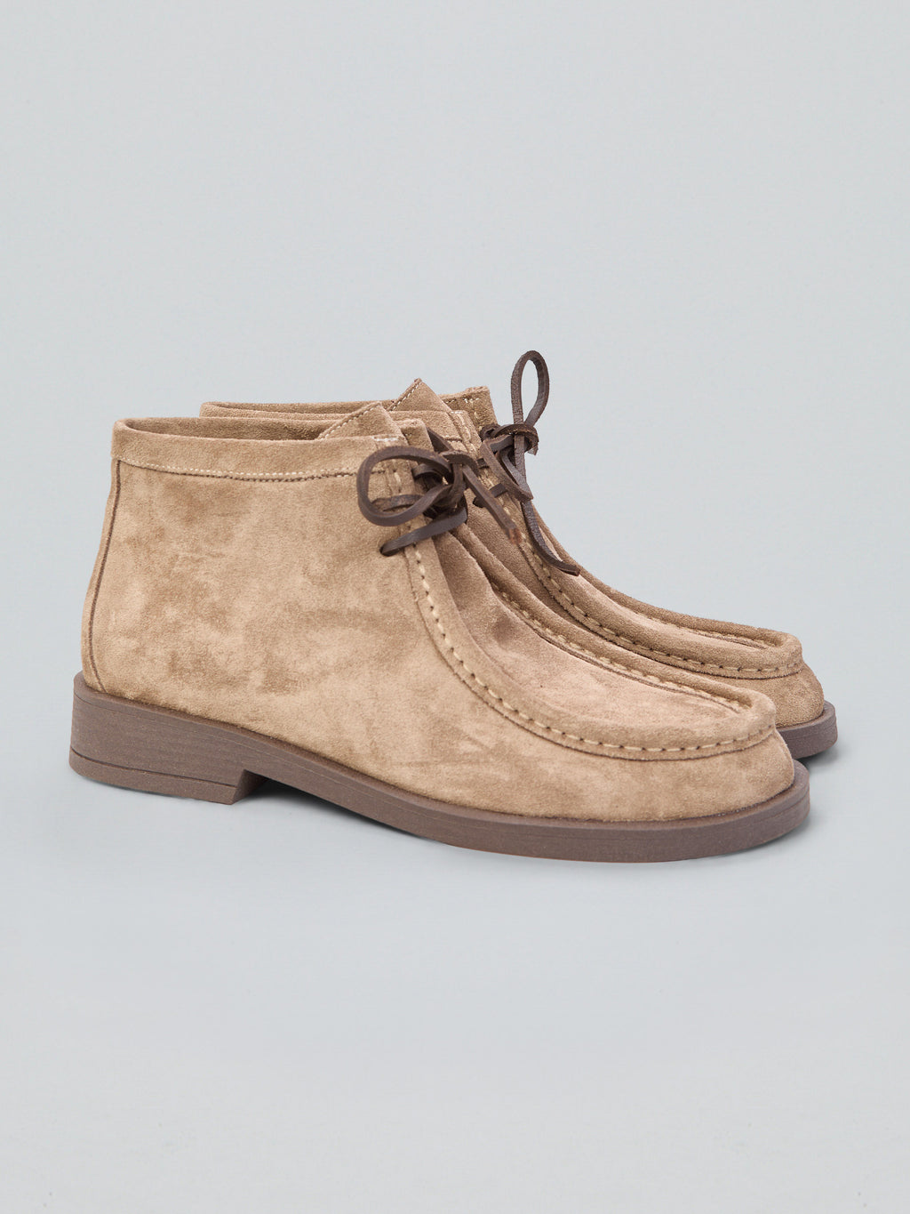 Geschnürte Mokassin-Stiefel aus Wildleder
