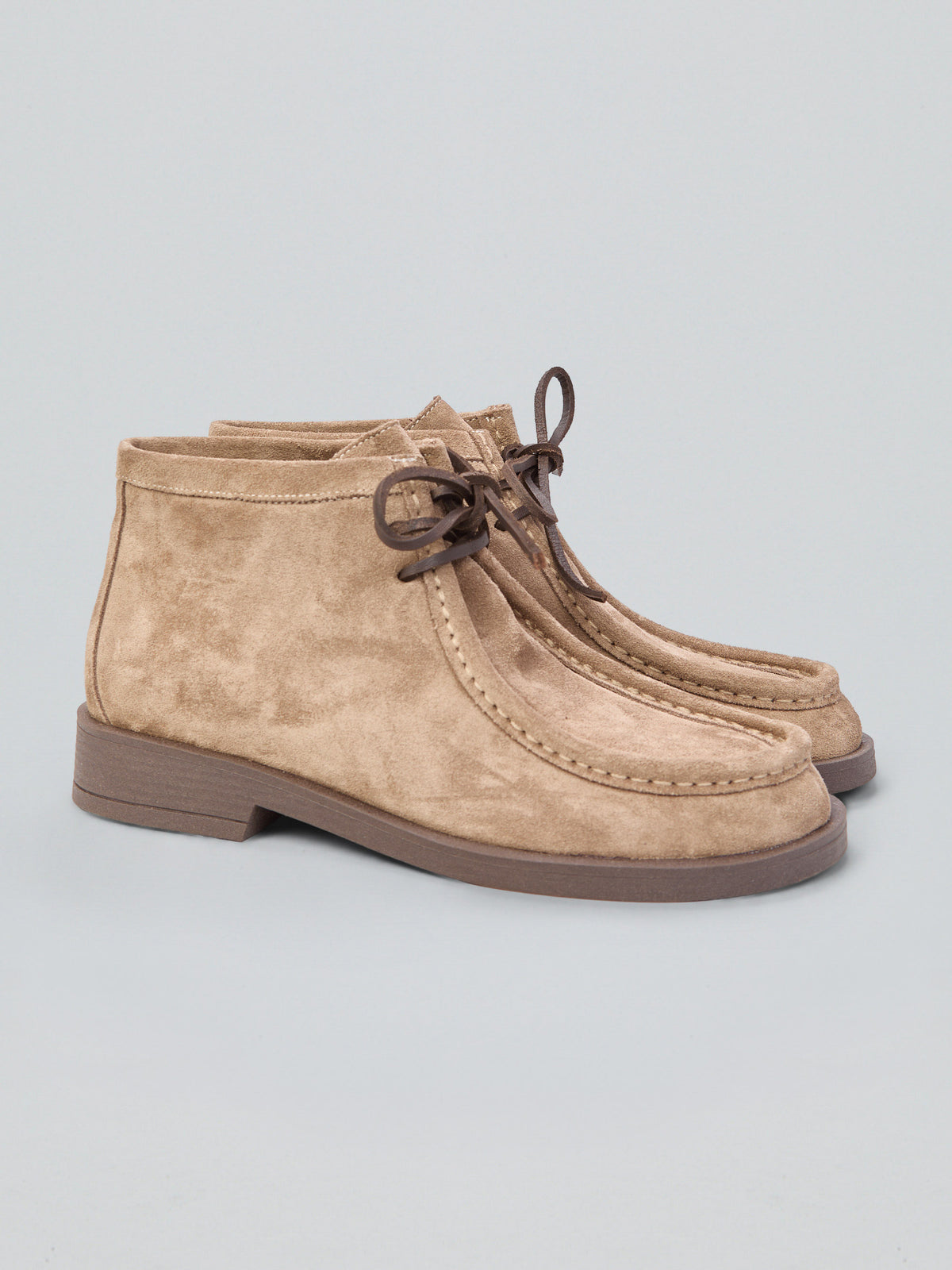 Geschnürte Mokassin-Stiefel aus Wildleder